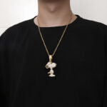 Iced Out Snoopy Pendant Necklace - 18K Gold Plated VVS Moissanite CZ Hip Hop Chain for Men & Women - 图片 3
